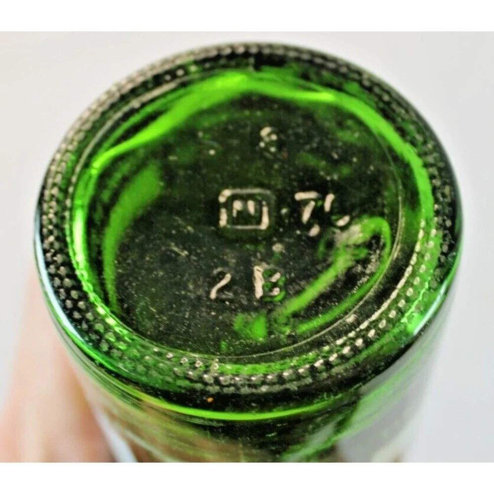VTG 7 Up Rare Red Dot‎ Bottle 1975 Still Sealed Green Glass